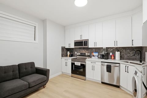 Downtown Calgary Cozy Retreat
