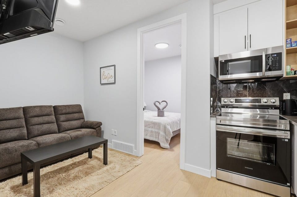 Bright & Spacious 2-Bedroom - Calgary