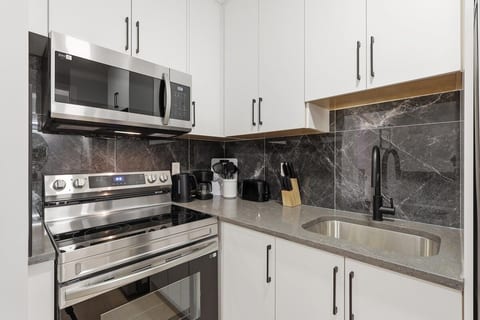 Bright & Spacious 2-Bedroom
