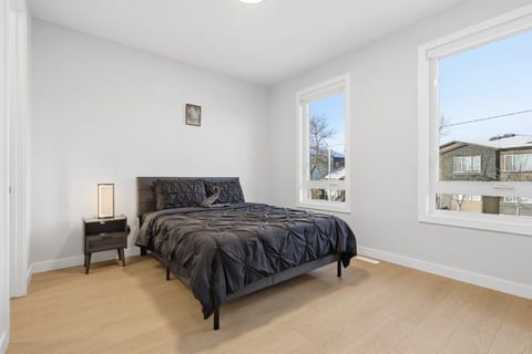 King Bed 10 Minutes To Downtown Luxury Townhouse