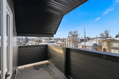 King Bed 10 Minutes To Downtown Luxury Townhouse