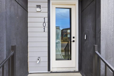 Modern 3BR City Getaway And Bright & Spacious