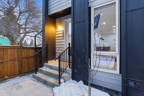 King Bed 10 Minutes To Downtown Luxury Townhouse