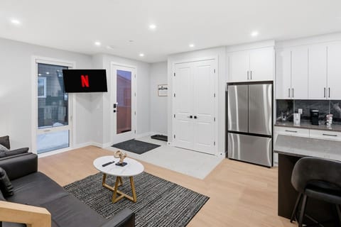 King Bed 10 Minutes To Downtown Luxury Townhouse