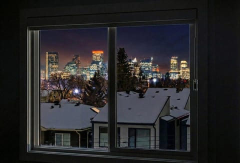 King Bed 10 Minutes To Downtown Luxury Townhouse