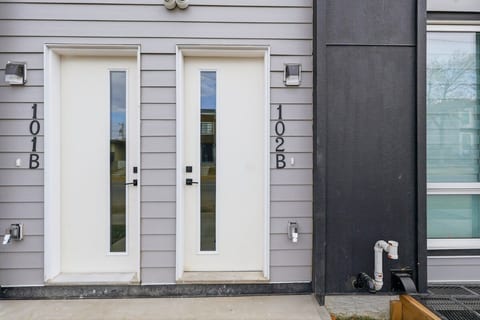 Quiet & Comfortable Stay Minutes from Downtown