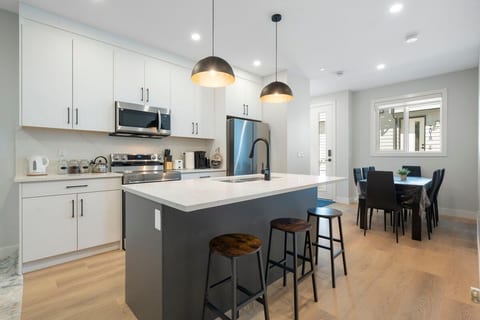 Centrally Located 3-Bedroom | Easy City Access