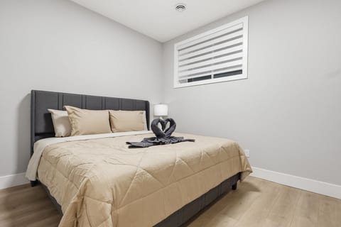 Cozy Downtown Calgary Hideaway