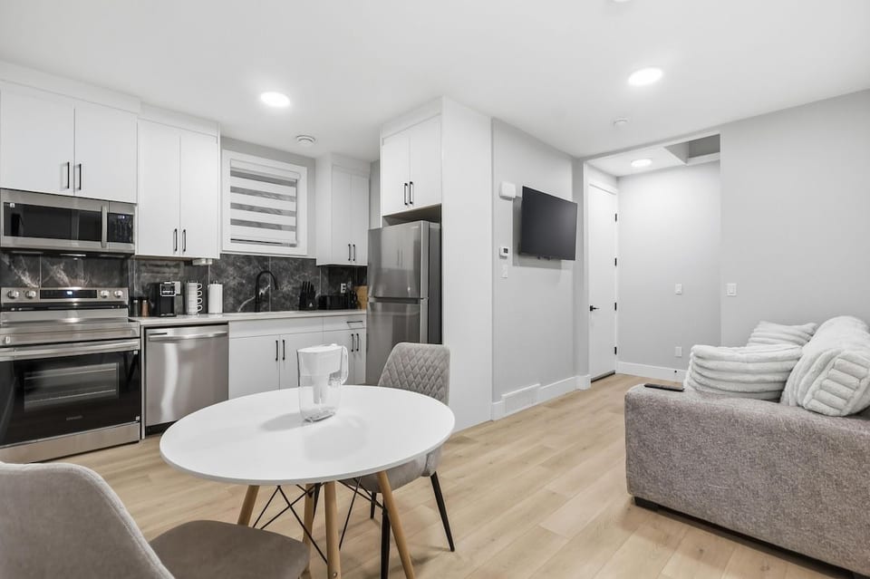 Happy Place – 1BR Minutes to Downtown - Calgary