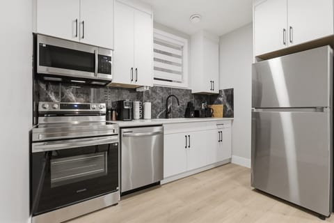 Happy Place – 1BR Minutes to Downtown