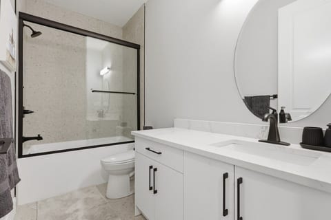 Happy Place – 1BR Minutes to Downtown