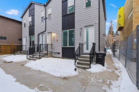 Modern & Comfortable 2-Bedroom Home in Great Area