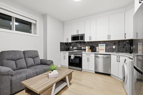 Bright & Cozy 1BR | Your Home Away From Home