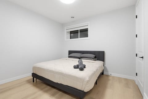 Bright & Cozy 1BR | Your Home Away From Home