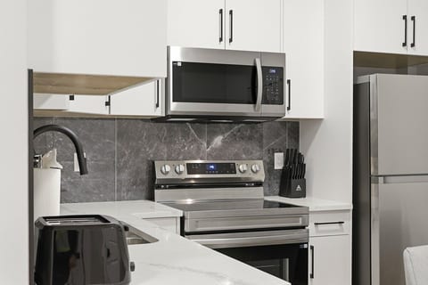 Perfect Inner-City Getaway 2BR