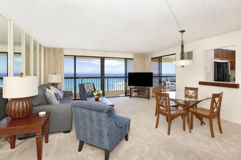 Living room opens straight to the ocean, 993 Mbps fiber Wi-Fi keeps you connected.