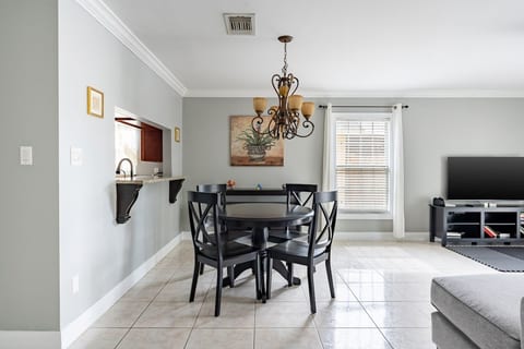 9 Min to Disney Entrance-Tranquil 3BR Family House