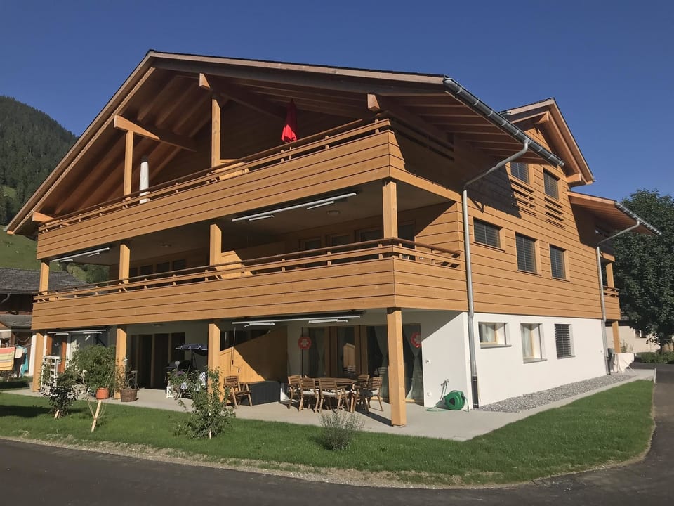 Simmeklang - EG links Appartement/Fewo, Dusche und Bad, WC, 2 Schlafräume - Lenk im Simmental