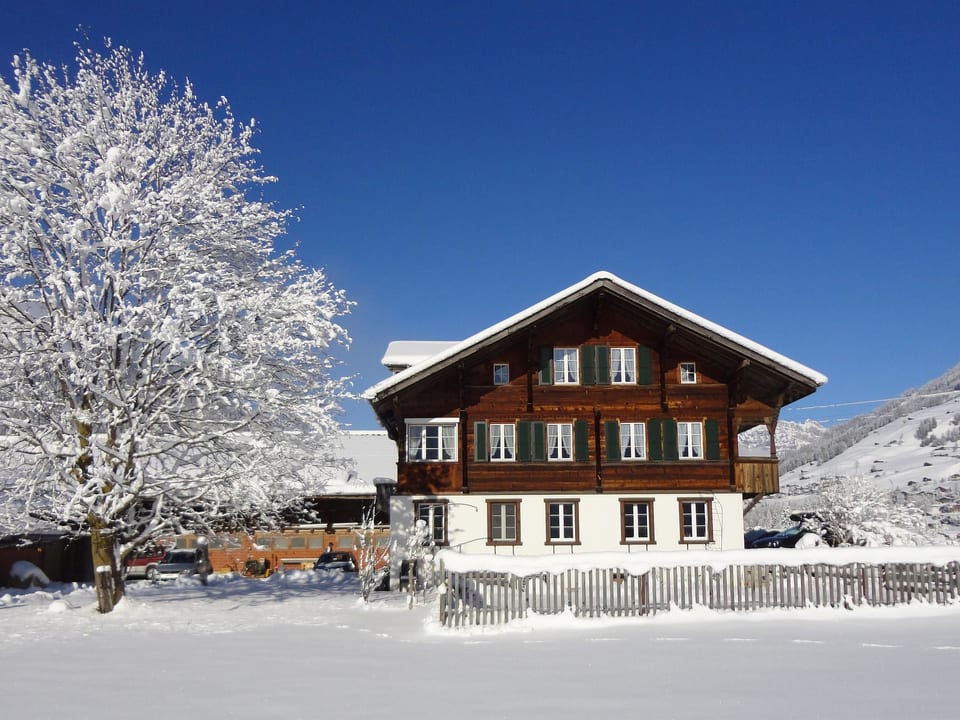 Bühlerhof Appartement/Fewo, Dusche oder Bad, WC, 3 Schlafräume 6-Bett-Wohnung - Lenk im Simmental