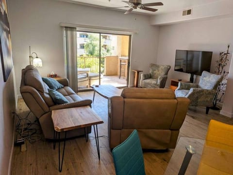 Living area, with TV