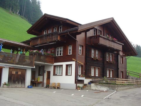 Chalet Sunnegg Appartement/Fewo, Dusche, WC, 2 Schlafräume 3-Zimmerwohnung