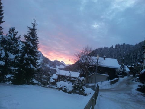 Chalet Sunnegg Appartement/Fewo, Dusche, WC, 2 Schlafräume 3-Zimmerwohnung