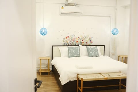 2BR Stylist Rare Find China Town+KING bed size image 5
