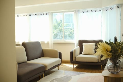 3BR CHINA TOWN,2 mins from MRT train+KING bed size image 1