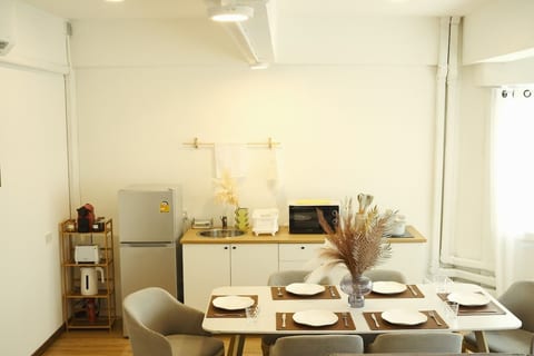 3BR CHINA TOWN,2 mins from MRT train+KING bed size image 2