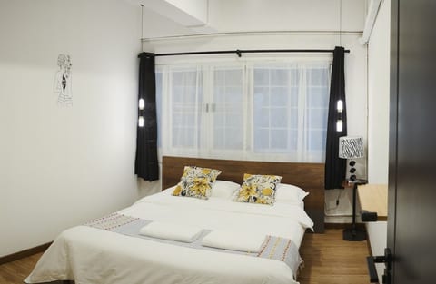 Hidden Gems in CHINA TOWN, 2BR image 4