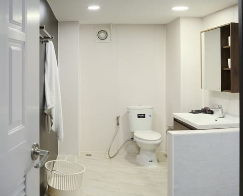 Hidden Gems in CHINA TOWN, 2BR image 5