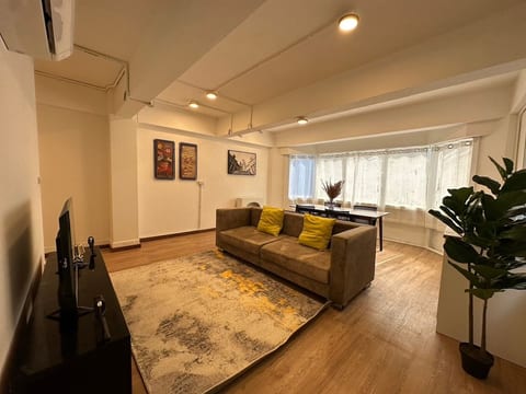 Hidden Gems in CHINA TOWN, 2BR image 3