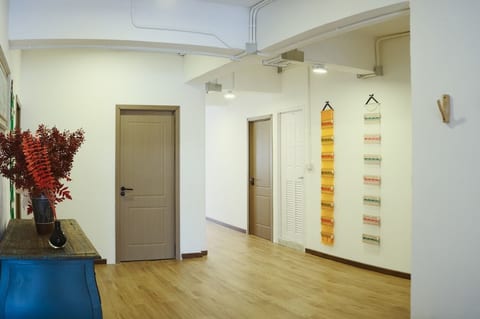 Private Full-Floor Spacious 5BR, CHINA TOWN image 5