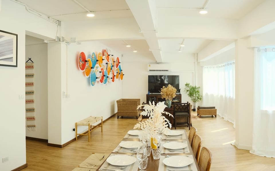 Private Full-Floor Spacious 5BR, CHINA TOWN image 1
