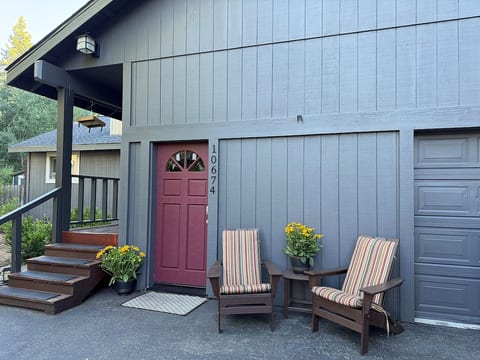 Clean and Cozy - Private entry/ 1.5M to downtown