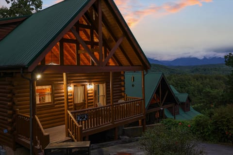 Summit Creek Lodge