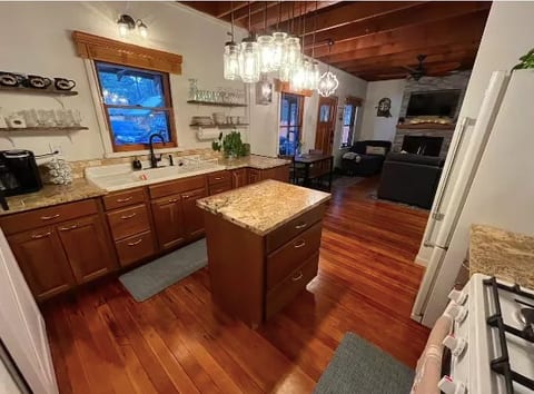Open kitchen looking into livingroom