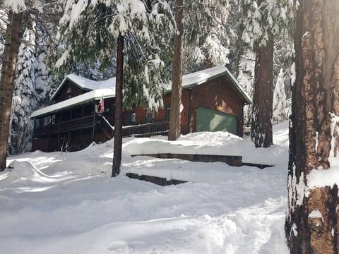 Deer Run Chalet (neighborhood lake access)