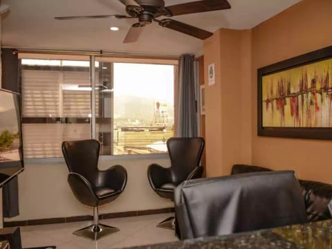 4 Bedroom Combo of two apartments 2 hot tubs AC