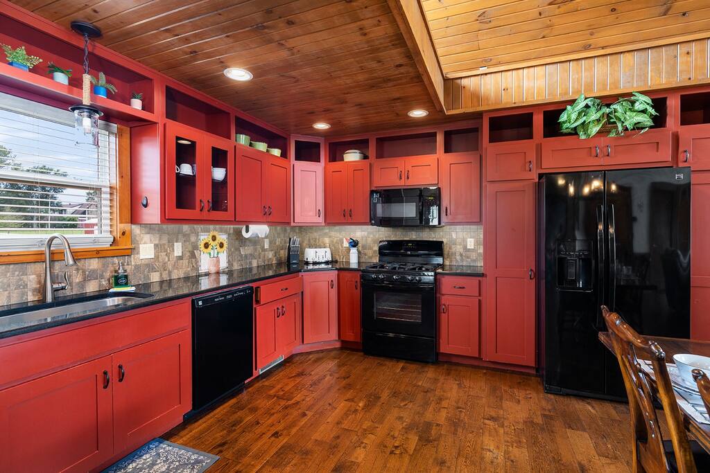 Fully equipped kitchen includes refrigerator with ice maker, gas range, microwave, dishwasher, and garbage disposal. - Horizon Hideaway: - Shell Knob