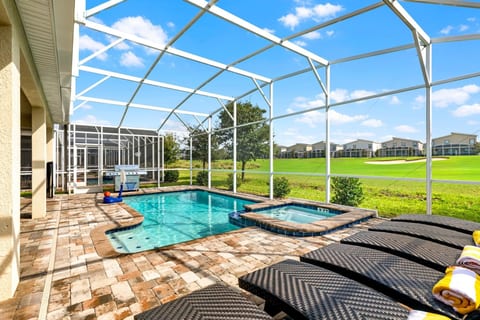 Saltwater pool and spa, 6 lounge chairs - View of the Golf Course!