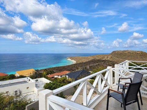 2BR Panoramic Ocean+Flamingo Views & Infinity Pool
