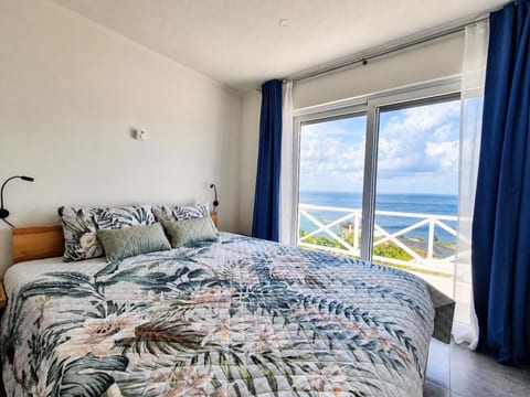 2BR Panoramic Ocean+Flamingo Views & Infinity Pool