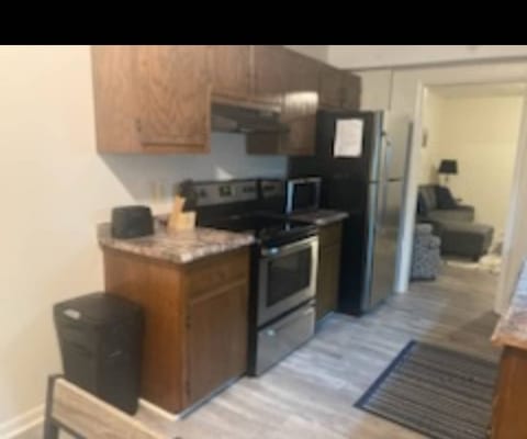 Modern cozy townhome close to everything image 5