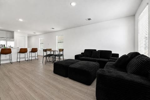 3BR by Gruene & Rivers | Minutes to Schlitterbahn image 5