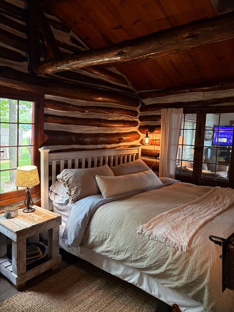 Charming Lake Wissota Log Cabin image 3