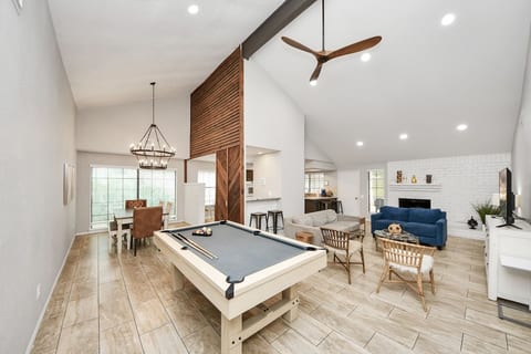 Welcome to the 3 Kings Castle Springs Getaway. A spacious, single story, 3 bedroom, family friendly retreat with lots of space to rest, play or spend time with friends and family.