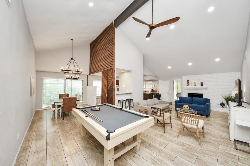 Welcome to the 3 Kings Castle Springs Getaway. A spacious, single story, 3 bedroom, family friendly retreat with lots of space to rest, play or spend time with friends and family.