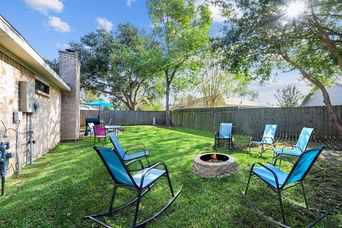 Did somebody say S'mores? Enjoy making lifelong memories around the Solo Fire Pit.