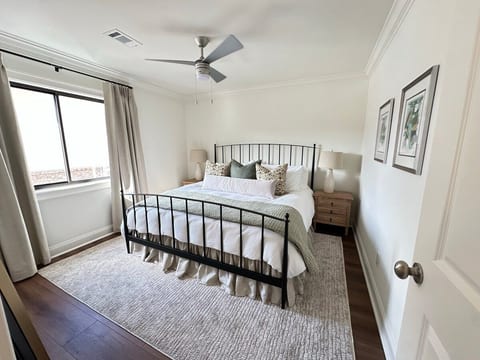 King bedroom image 2